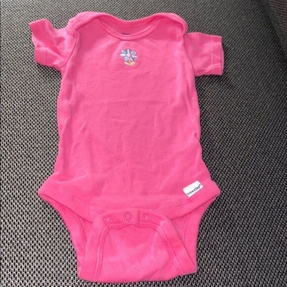 Gerber onesie   - Picture 1 of 3